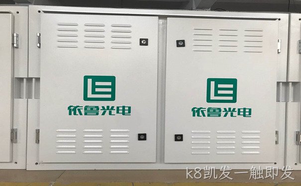 城市诱导屏的双门板结构